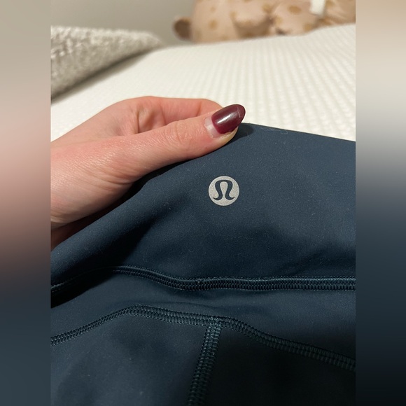 Lululemon Wunder Under SmoothCover Tight w/ Pockets 25" - size 4 - Picture 8 of 8